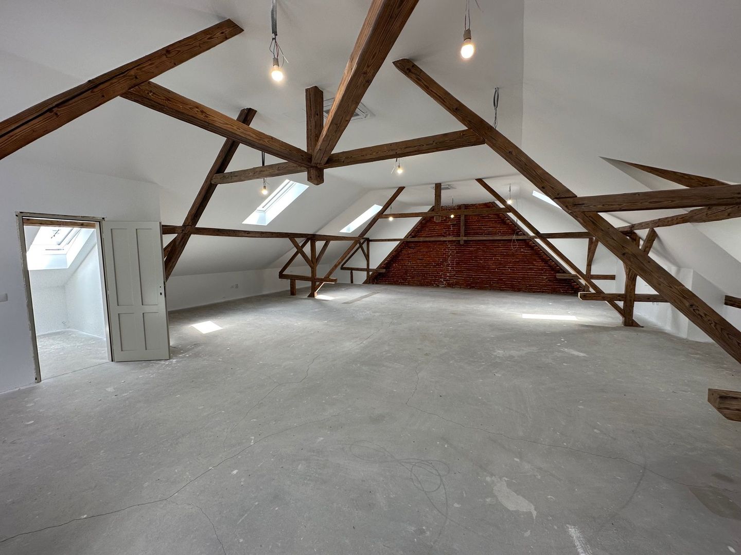 Clădire de birouri/ clinica zona Centrală - Poză 24