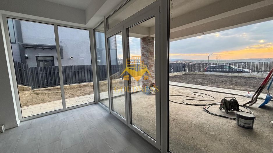 Casa moderna, prima inchiriere, 600 mp teren, curte, parcare, Dezmir - Poză 1