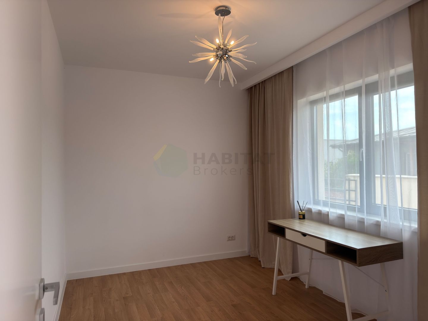 Vilă modernă cu 5 camere de închiriat în Corbeanca - Poză 13