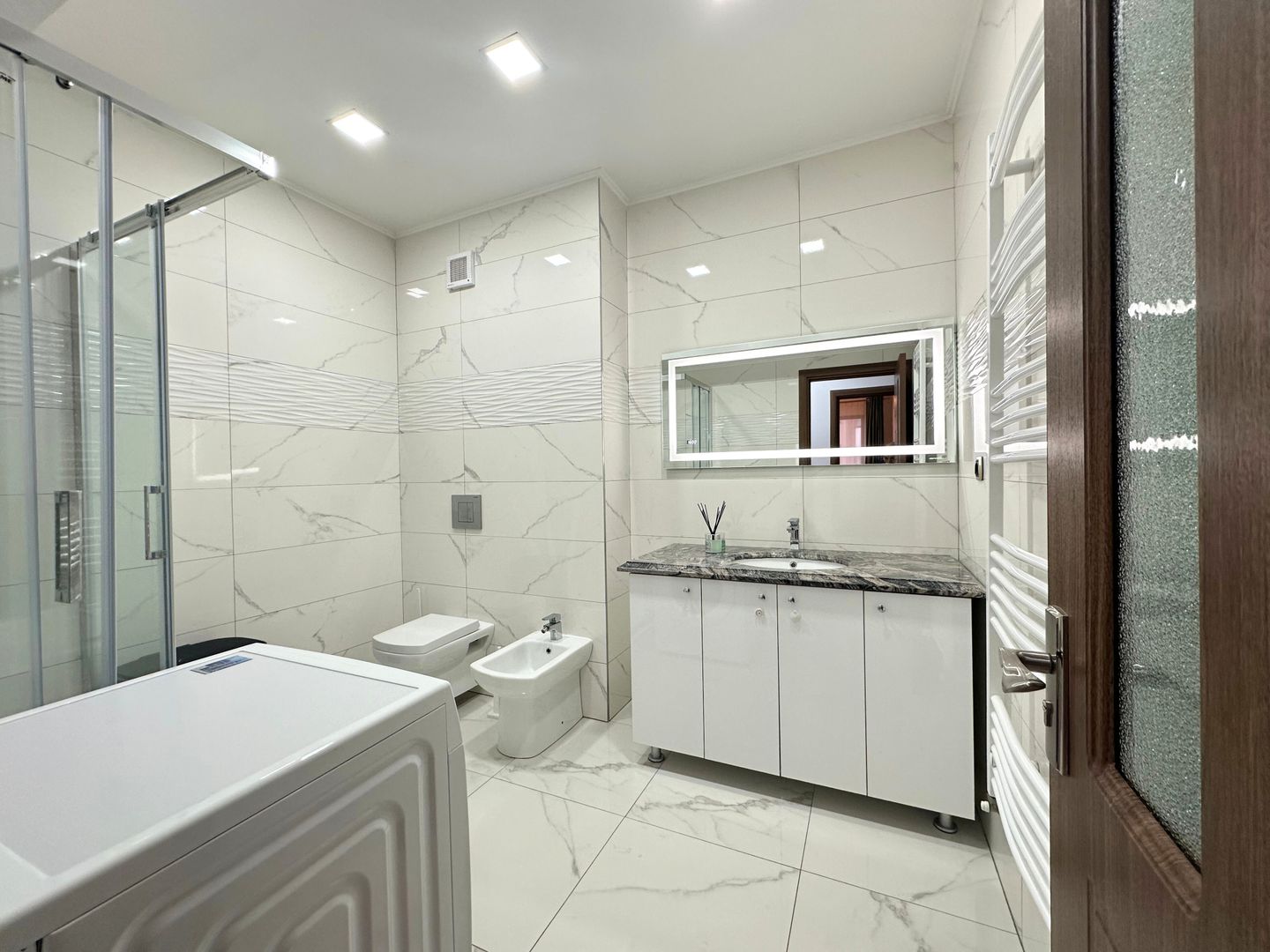 Vând apartament 3 camere 3 minute de Coresi complex ISARAN - Poză 21