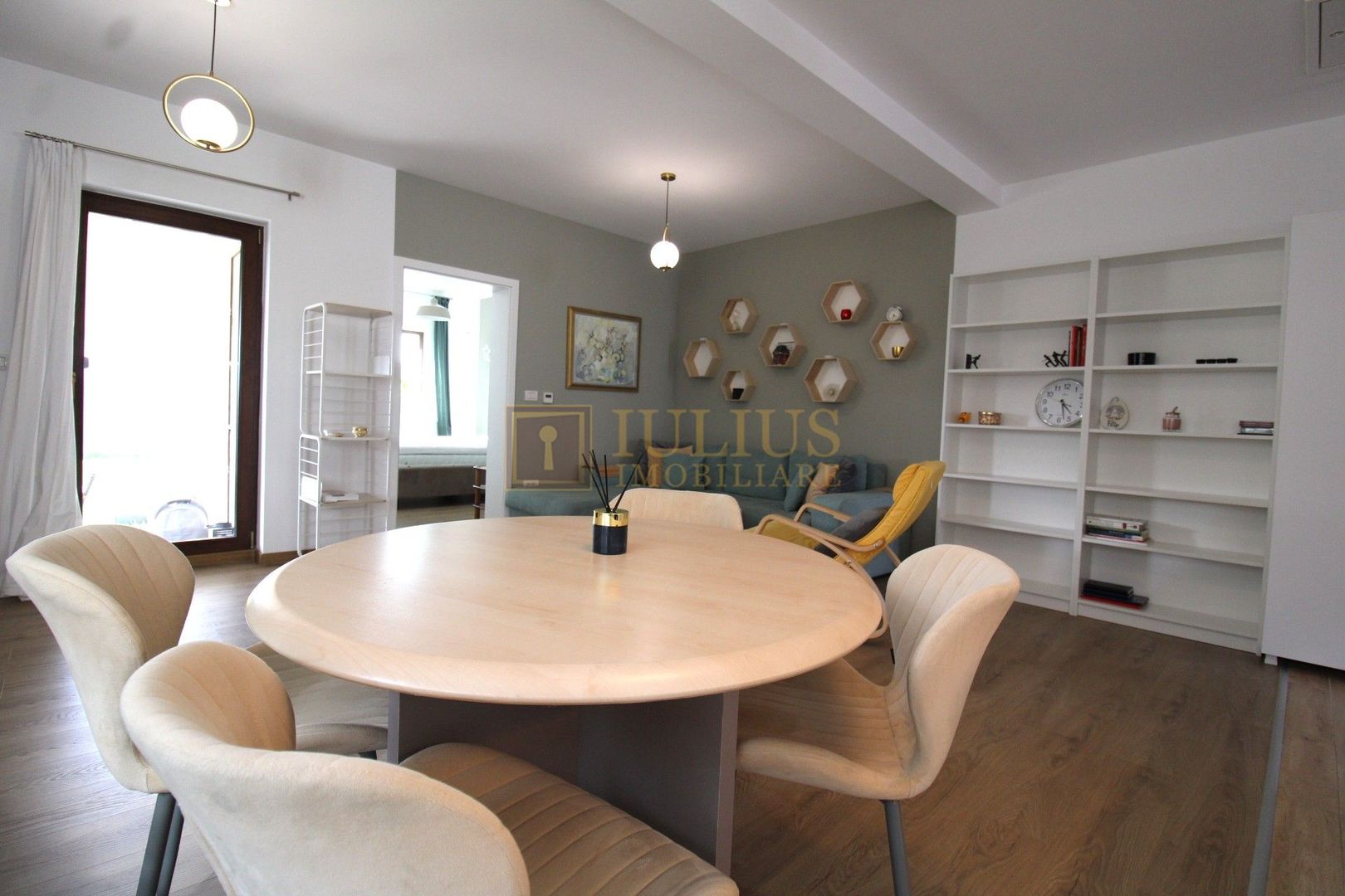 Casă modernă 3 camere, mobilată complet, curte 300 mp - Poză 3