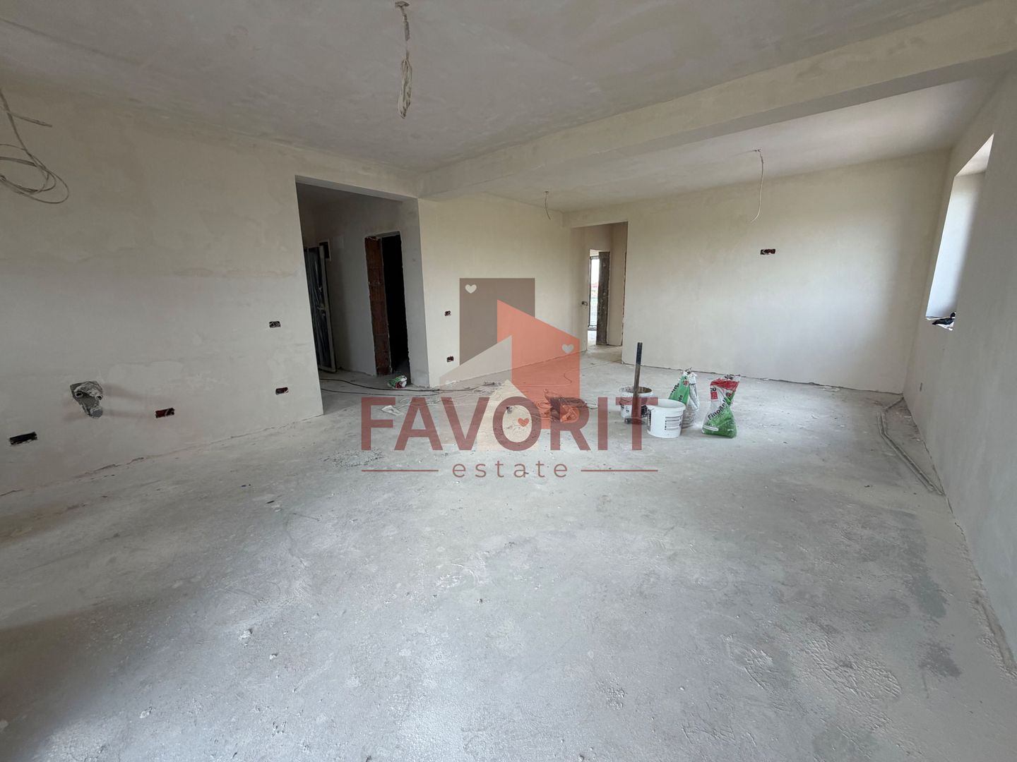 Finisat la cheie. Loc de parcare. Suprafata generoasa - Poză 4