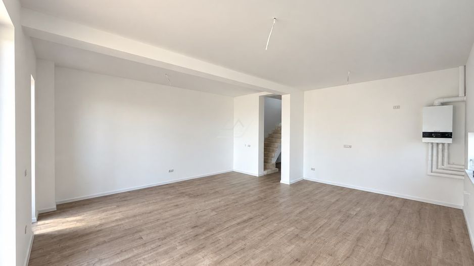 COMISION 0! Duplex finalizat cu 5 camere si 3 bai. Panouri solare. - Poză 3