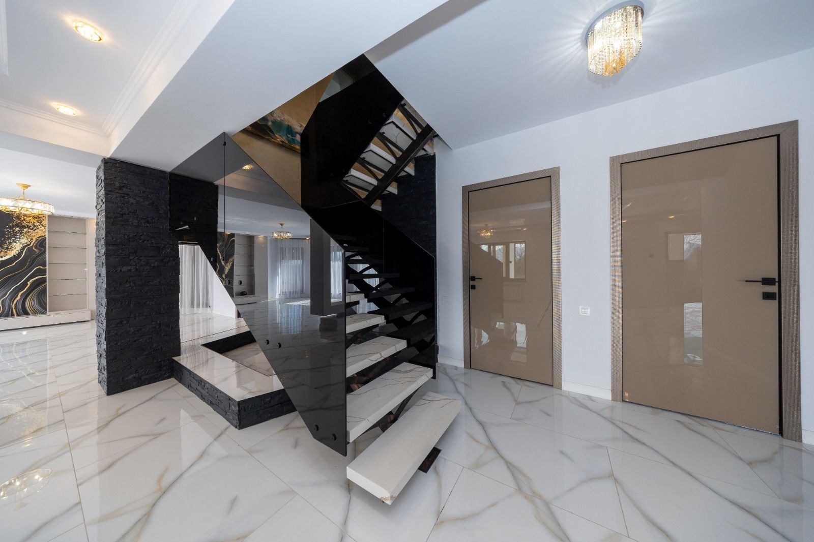 Casa 6 dormitoare+4 bai -1500 mp teren-Sacele - Poză 12