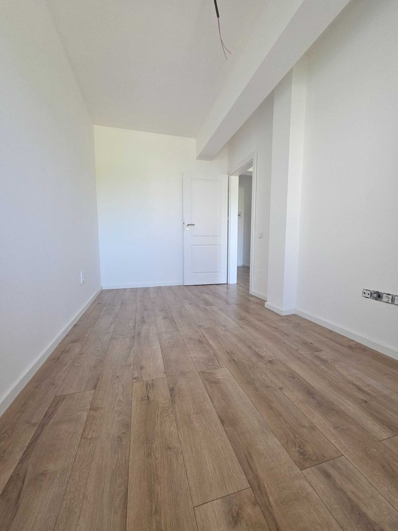 Apartament 2 camere, balcon, etaj intermediar, Terra - Poză 2
