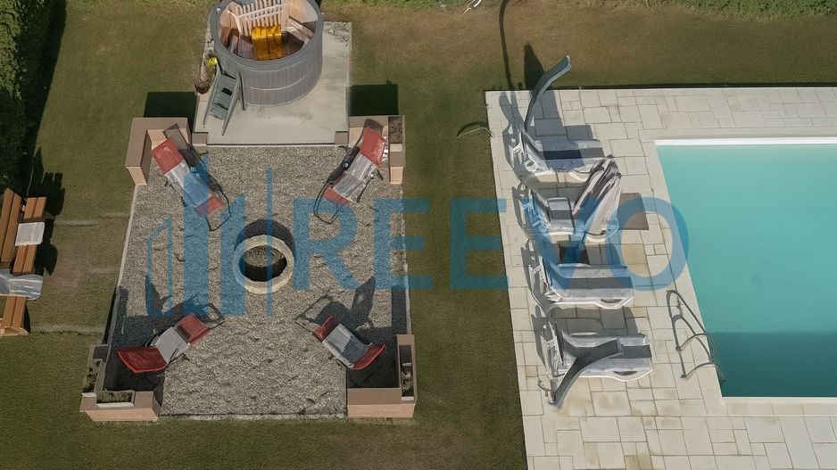 Proprietate Premium cu Două Case și Piscină în Hemeiuș - Poză 4