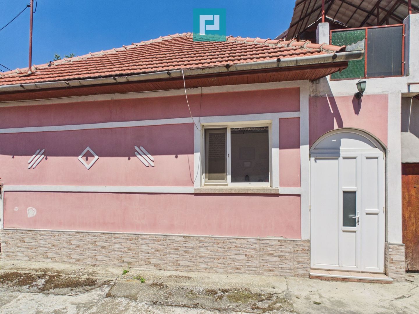 Casă de familie cu grădină și potențial în Giroc - Poză 1
