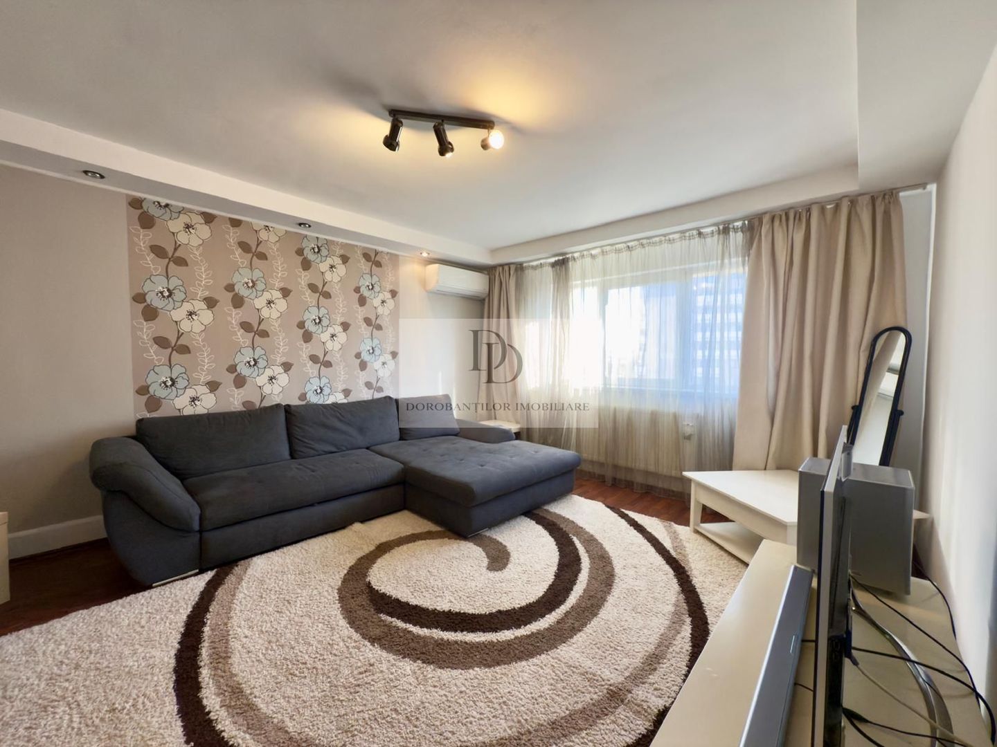 Închiriere apartament 3 camere – Calea Dorobanților-Parcare exterioară - Poză 2