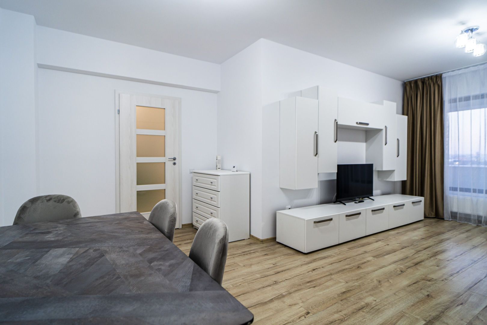 Brancusi, 2 camere, 68 mp, mobilat-utilat, loc de parcare inclus - Poză 1