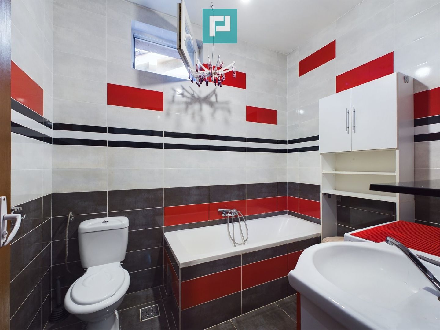 Apartament la casă - 3 camere, Pârneava - Poză 16