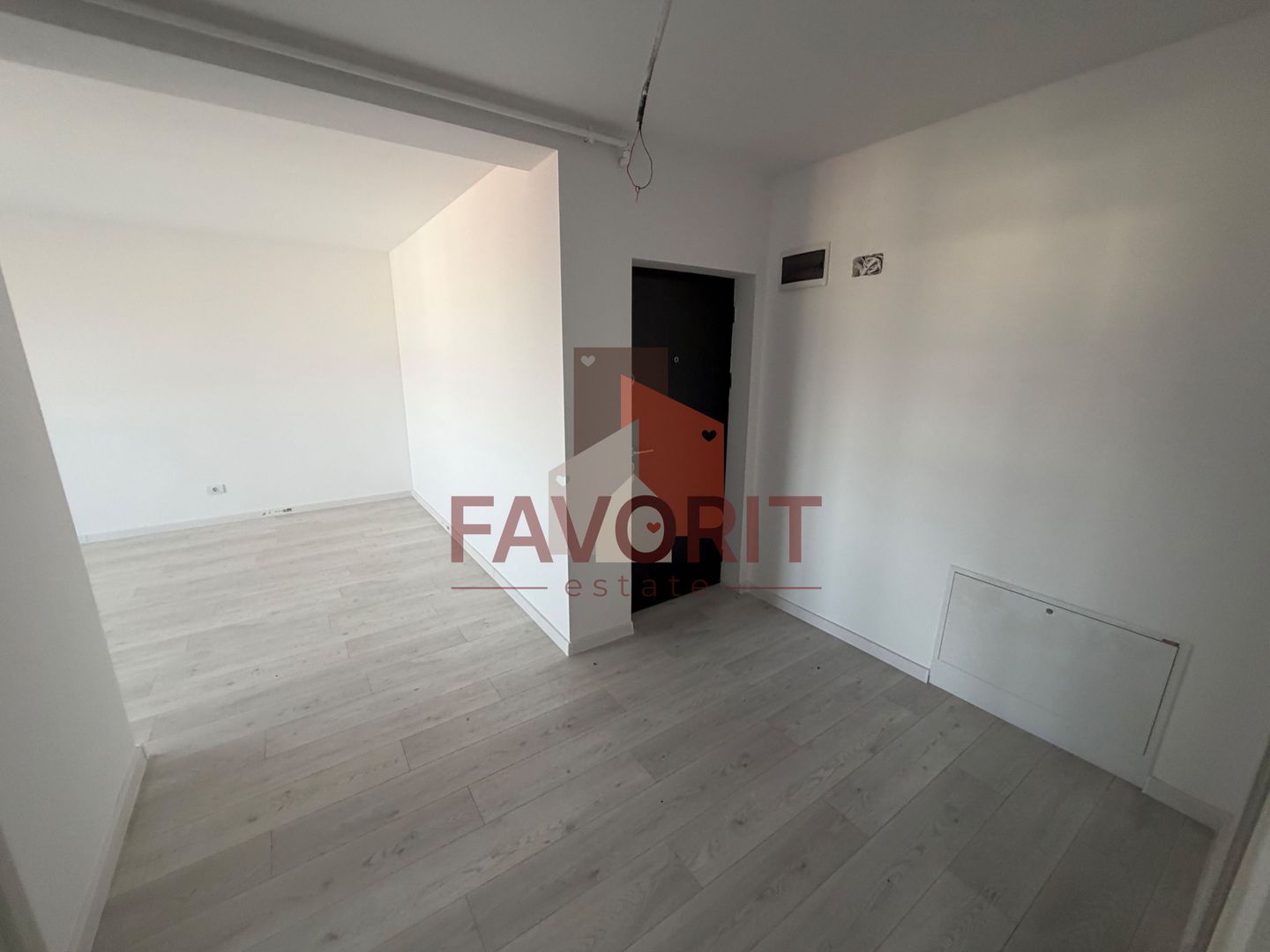 Decomandat. Disponibil imediat. Strada asfaltata - Poză 9