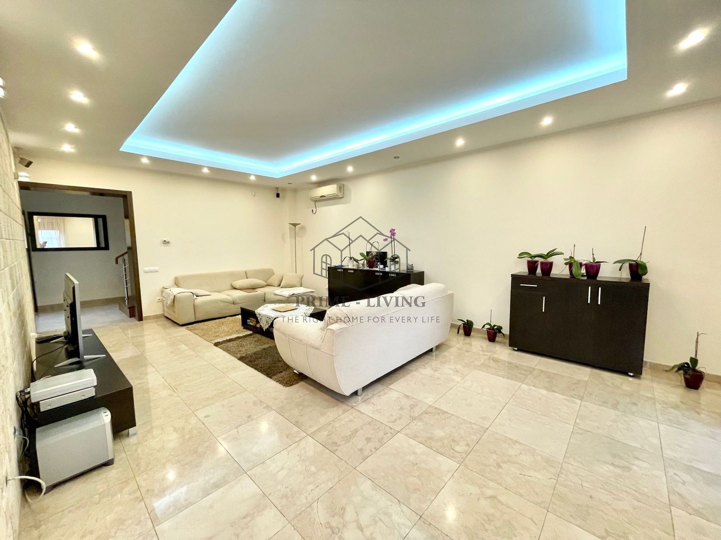 VILA CU 6 CAMERE LA INCHIRIERE IN ZONA PIPERA - Poză 9