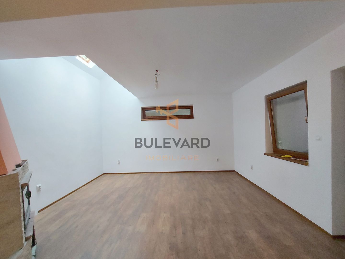 Casa individuala+ birou/spatiu comercial pe Strada 1 Mai! - Poză 6