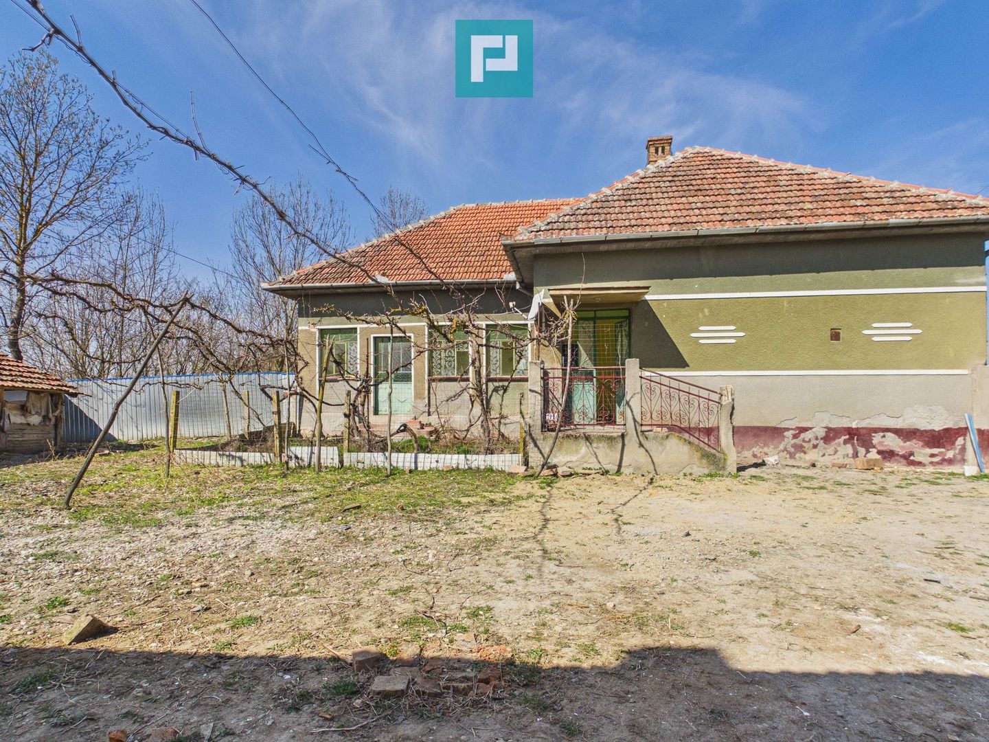 Casă cu teren generos de 6.000 m² - Poză 13