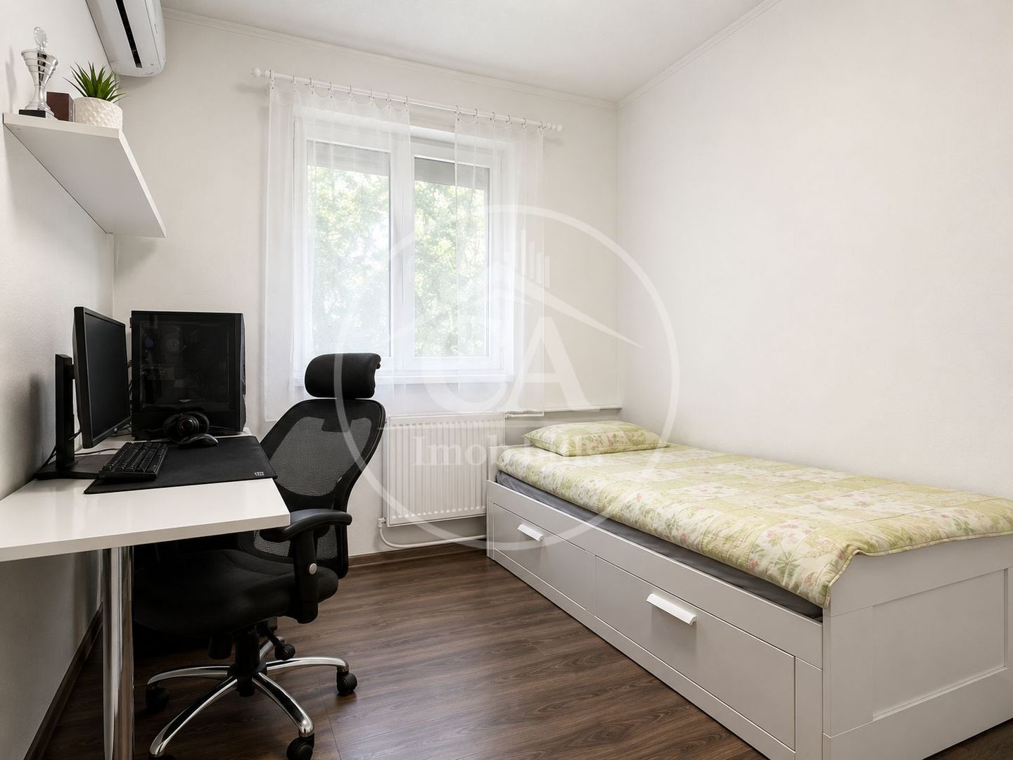 Apartament cu 3 camere de vânzare în zona Rogerius, Oradea - Poză 3
