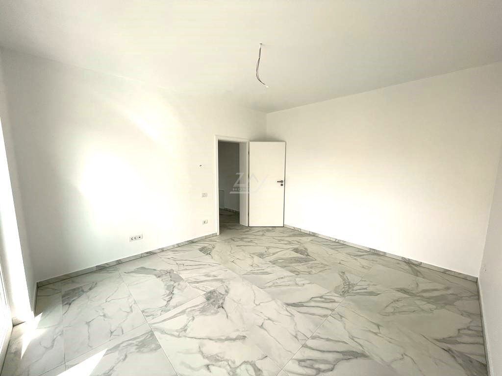 Decomandat. Loc de parcare. Spatiu depozitare pod. - Poză 3