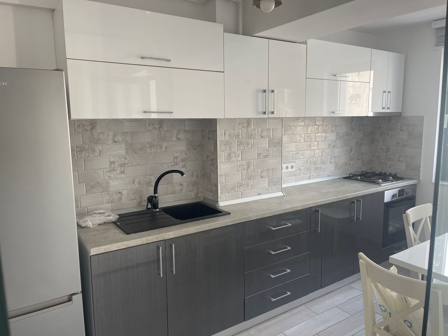 Închiriez apartament 2 camere, Nerva Traian, destinat pentru birouri - Poză 3