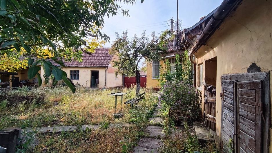 🏡  Teren generos cu Casă de Poveste în Șiria, Arad- Locație Rară - Poză 13