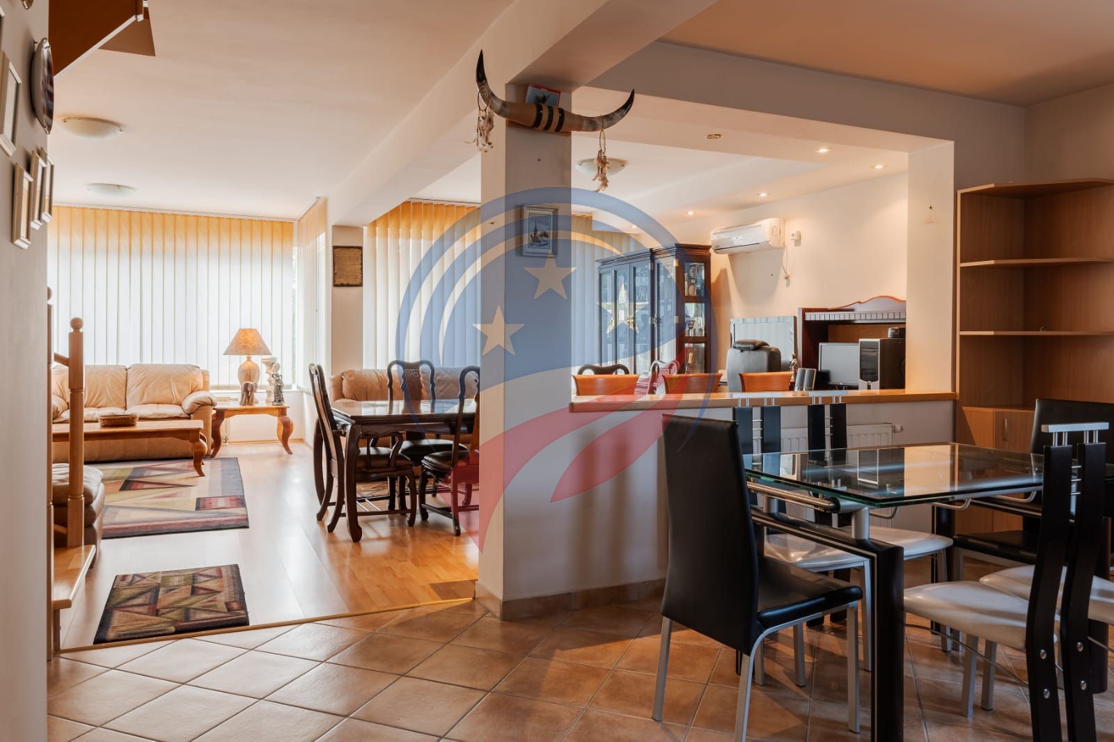 Vila superba cu cinci camere zona centrala - Poză 9