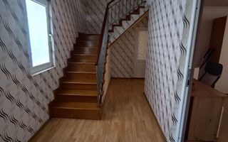 Vilă în Valea Adâncă, 5 camere, la 800 m de Aleea Tudor Neculai – Dormitor la parter - Poză 6