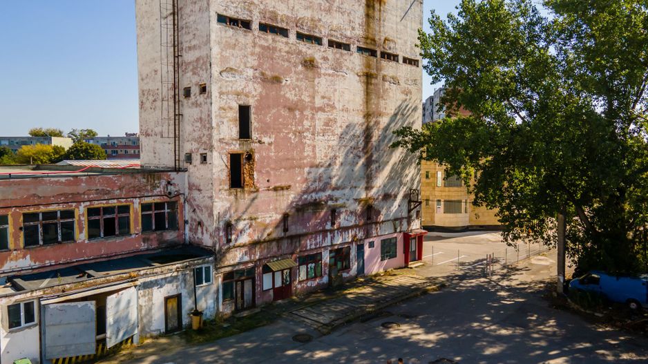 Clădire turn industrială - Poză 1