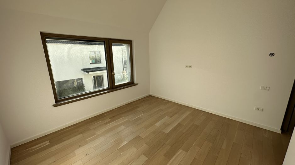 Casa cu 5 camere - Dumbarvita - Poză 13