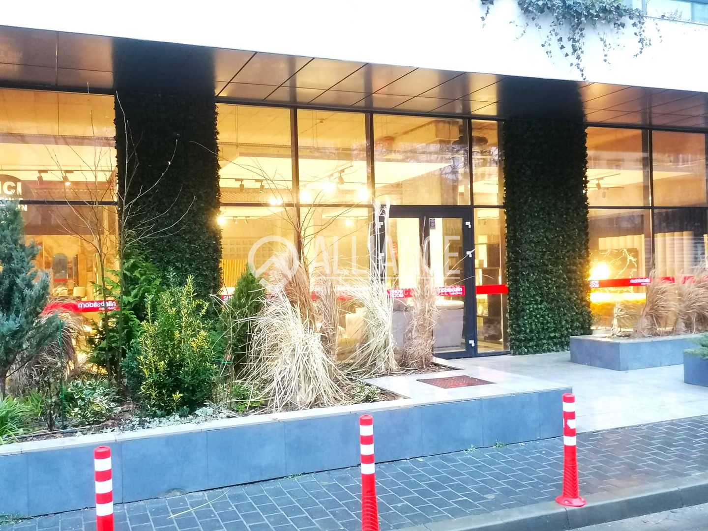 Spatiu comercial de inchiriat- (cod10)- EUROMATERNA - Poză 2