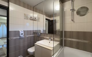 Apartament cu 3 camere, Parcare, P-ta Cipariu  zona Central - Poză 21