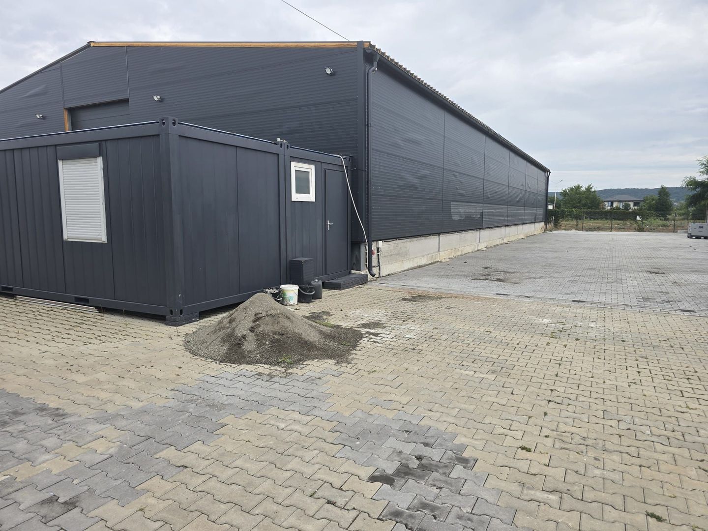 Spatiu Comercial 620 mp.parcare,birou,vestiar,baie - Poză 5
