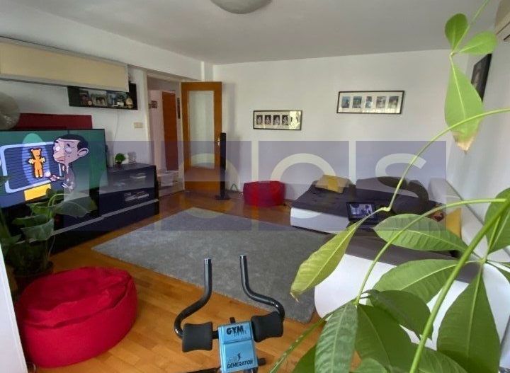 VANZARE APARTAMENT 3 CAMERE /ZONA DRUMUL TABEREI - Poză 2