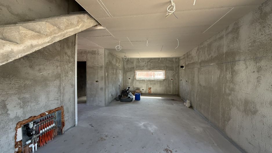 Casa la gri, 4 dormitoare, 3 bai, teren 400 mp - Poză 7