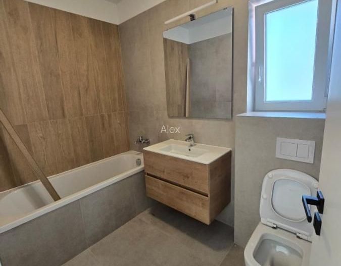 Ofer spre vanzare apartament aproape nou cu 2 camere, nemobilat - Poză 2