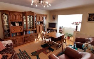 Apartament 3 camere, zona Bd.George Enescu , et.1, mobilat/utilat, pret negociabil ! - Poză 1