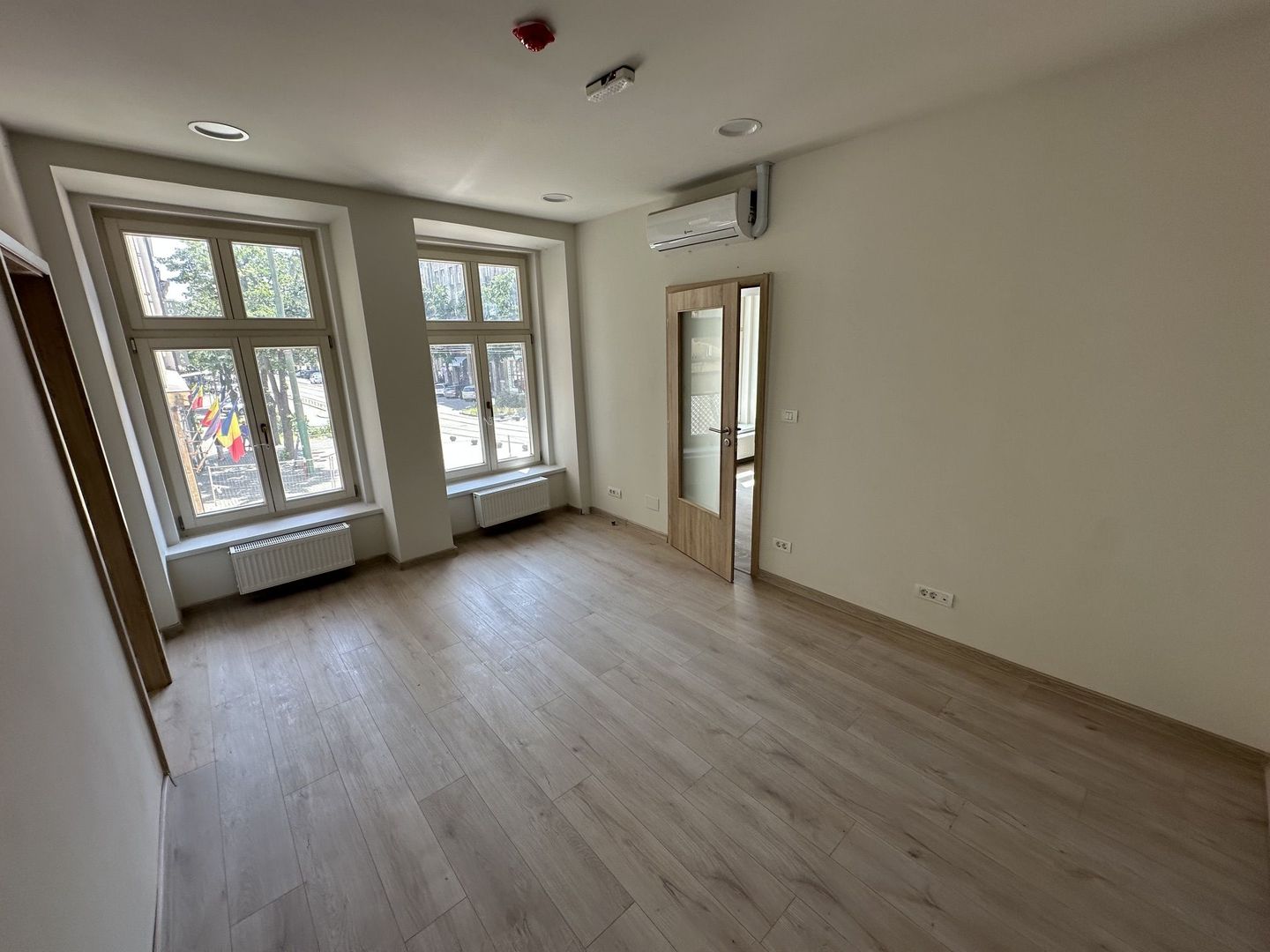 Spatii de birouri Ultracentral suprafață  de 34 mp - Poză 1