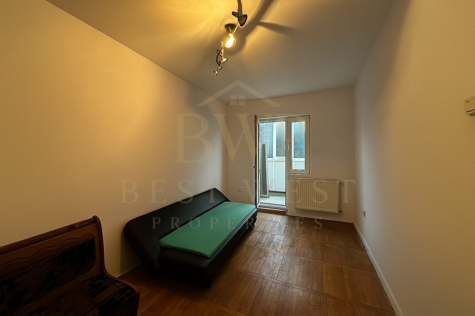 Garsonieră decomandată, etaj intermediar, Buziașului - Poză 1