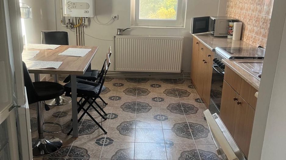 Appartament de vanzare - Poză 2