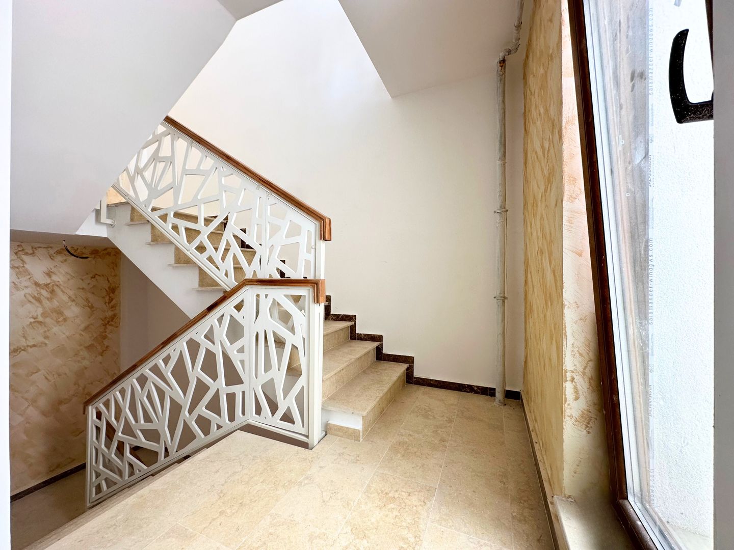 Garsoniera noua de vanzare la 5 minute de metrou laminorului - Poză 13