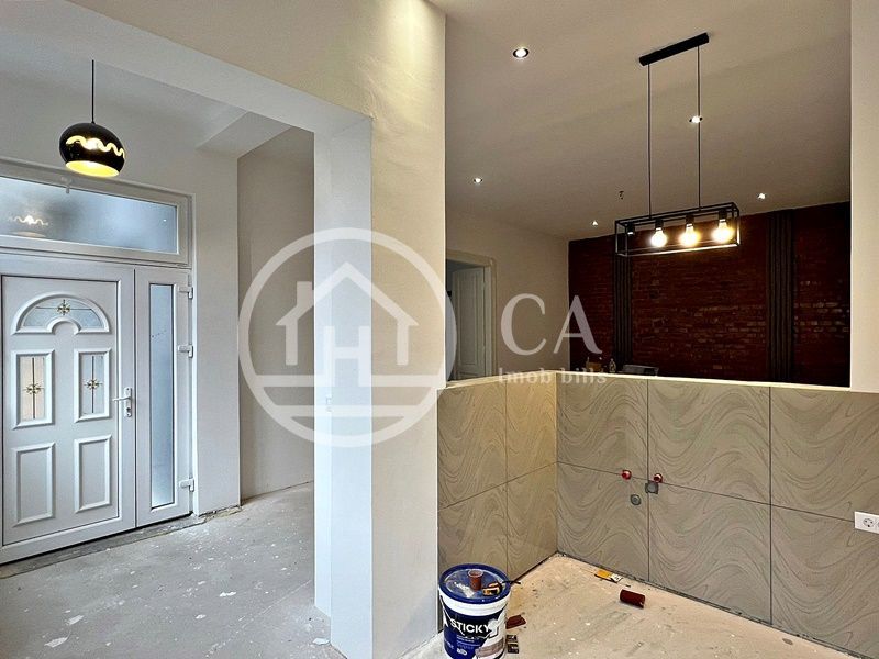 Apartament 3 camere de vânzare la curte comuna în zona Ultracentrală - Poză 3