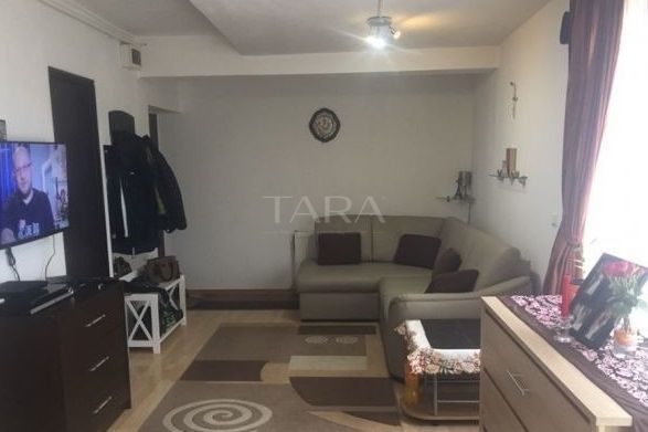 Apartament cu terasă generoasă – zona Petrom. - Poză 1