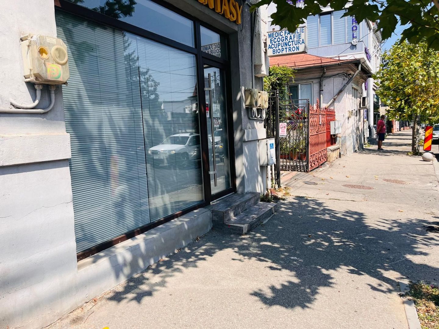 Spatiu stradal, central, cu vad comercial si vizibilitate excelenta - Poză 2