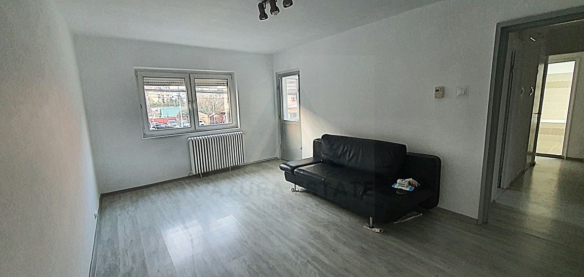 Apartament 2 camere etaj 1 balcon inchis pe Semaforului - Poză 1