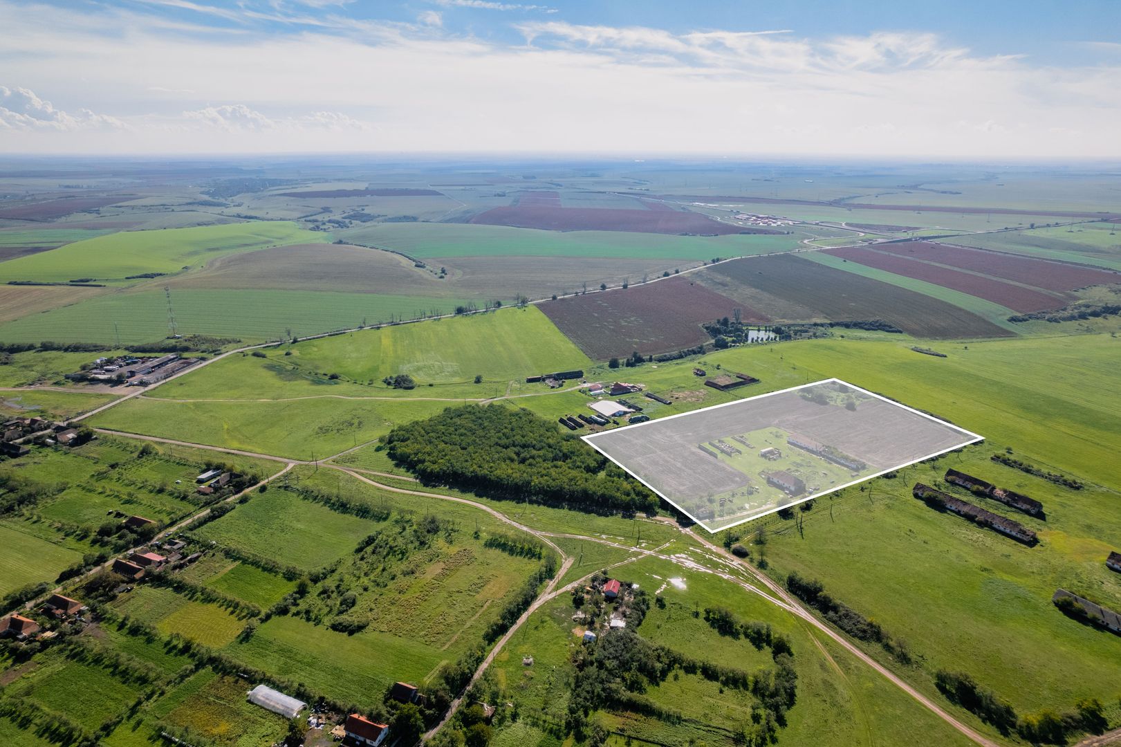 Teren de 69188 mp în Seceani - Poză 2