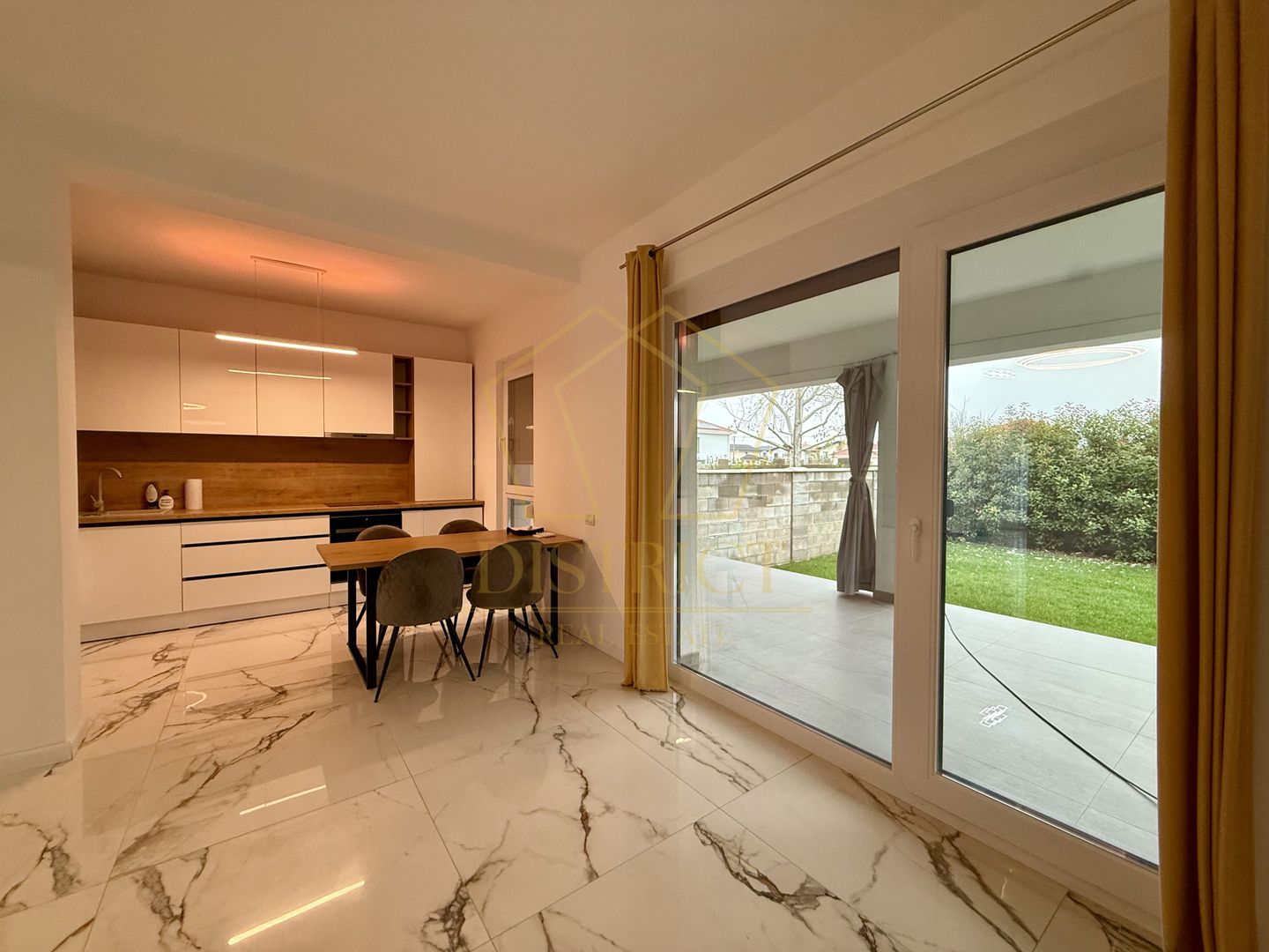 Duplex despartit prin garaj cu 5 camere  |  Dumbravita - Poză 2