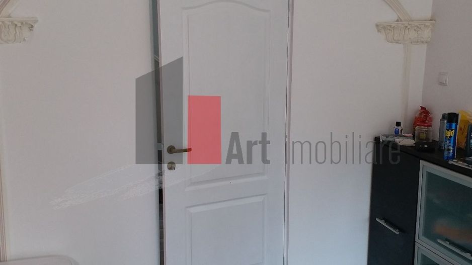 Oportunitate Unică! Vilă Spațioasă lângă Podul Grant, Ideală pentru Birouri - Poză 2