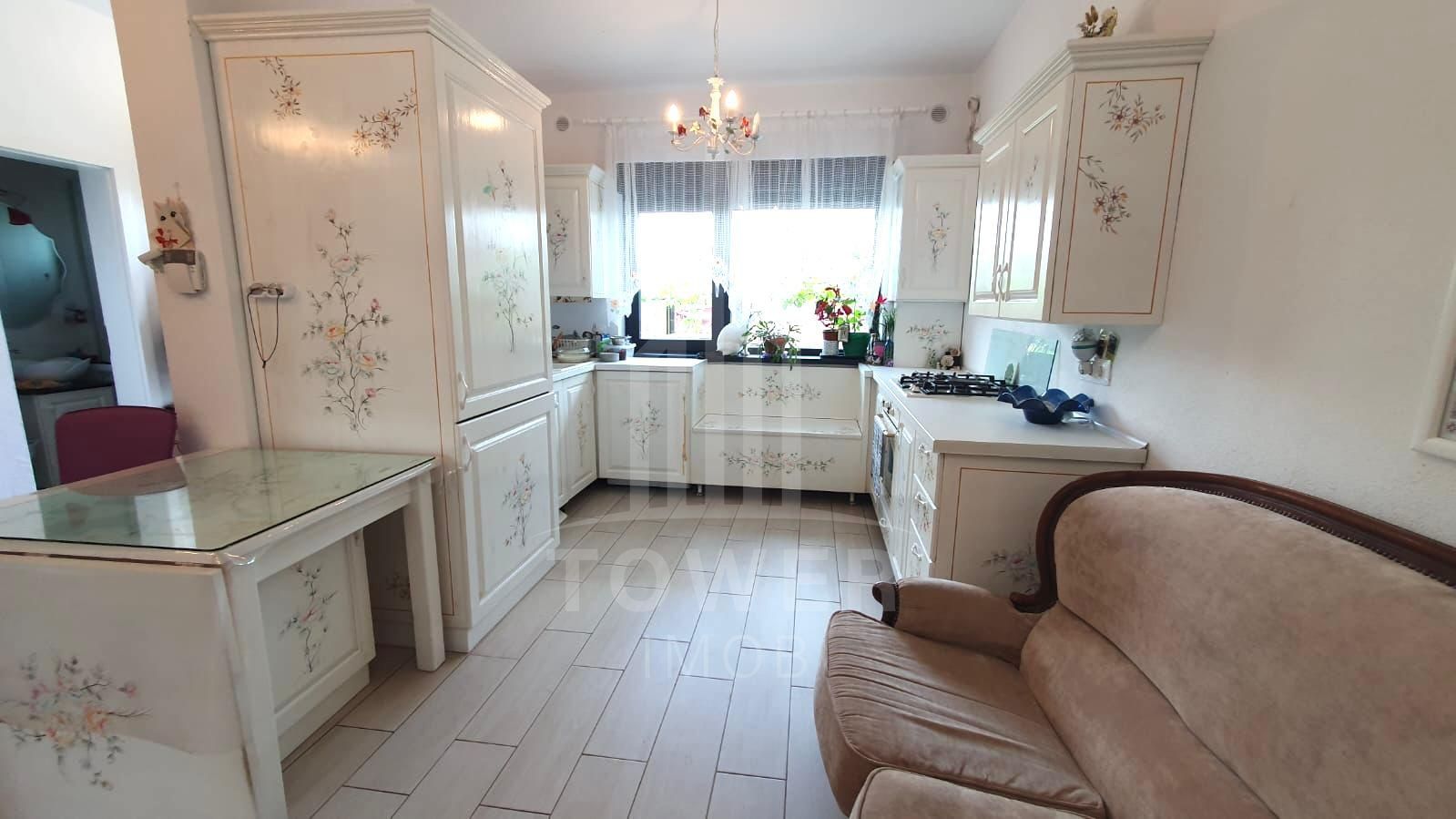 Triplex de vânzare în Șelimbăr –  terasă panoramică, panouri solare. - Poză 1