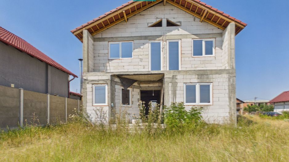 Vilă la roșu cu 4 dormitoare în Fântânele - Poză 2