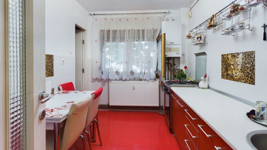 Apartament cu 4 camere, Miorița - Poză 2