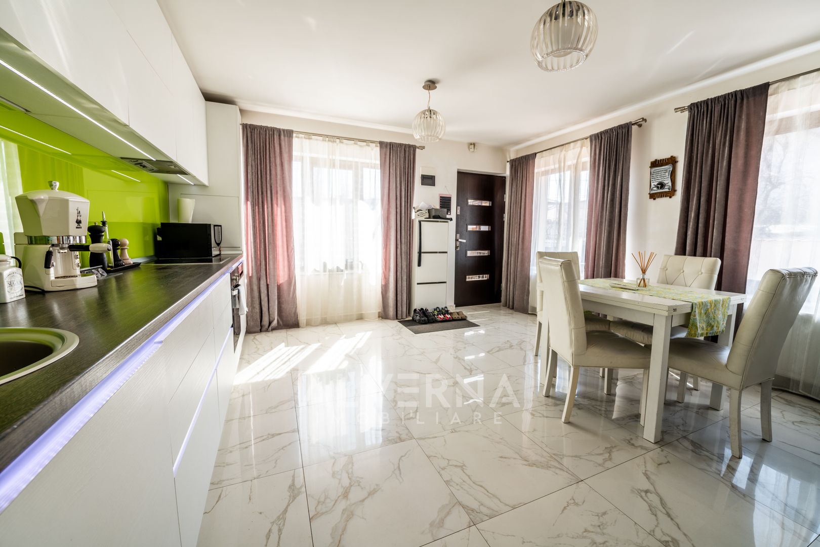 Casa individuala, 219mp, 5 camere, 4 terase, curte, zona Dambul Rotund - Poză 23