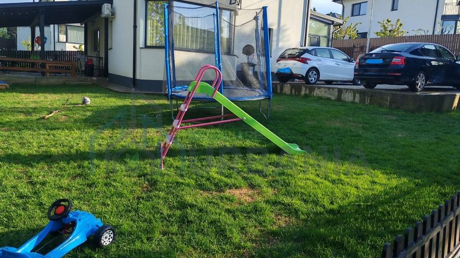 Vilă 4 camere, 2 băi, teren 488 mp, asfalt, canalizare – Bârnova - Poză 1