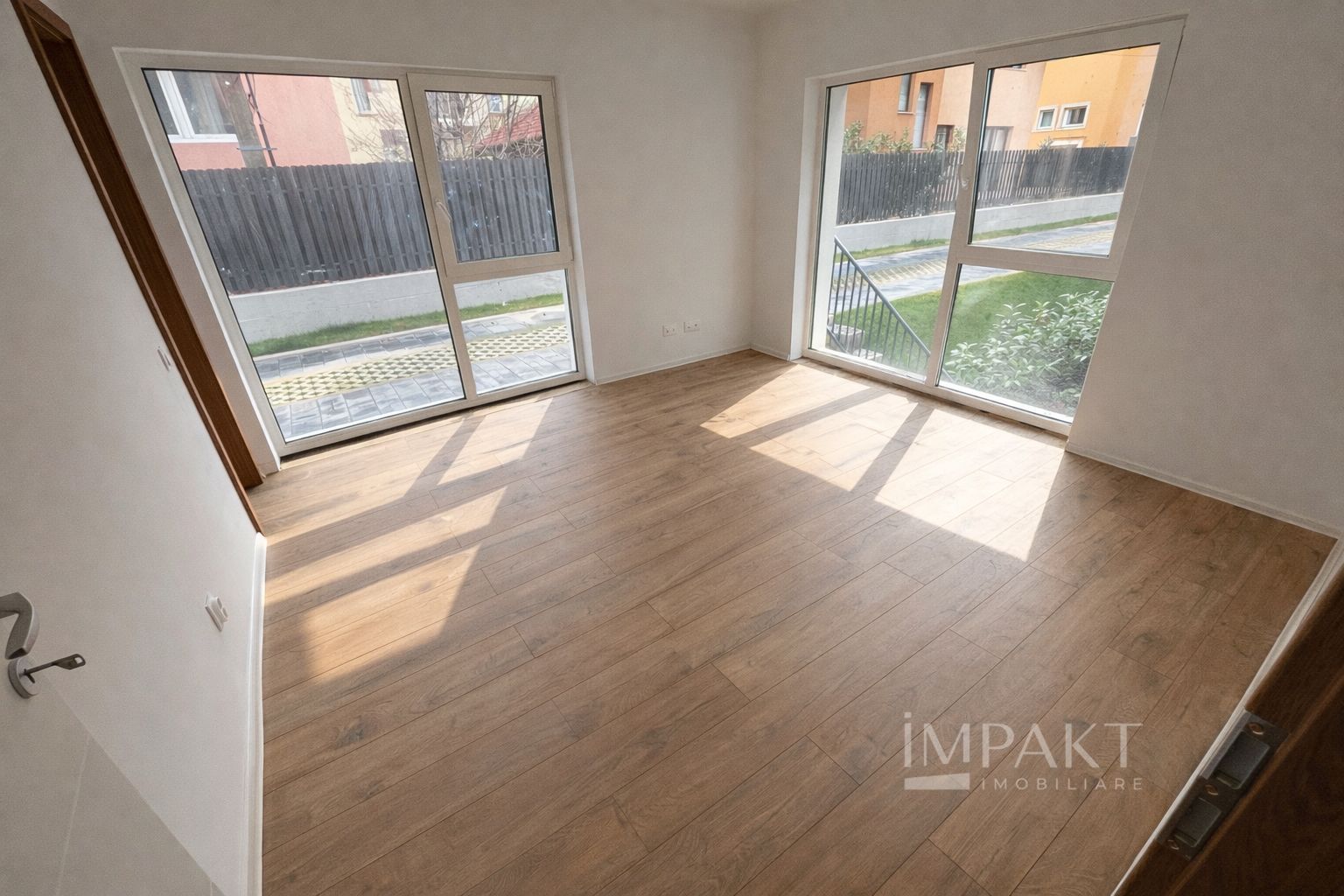 De închiriat apartament două camere, decomandat- Barc - Poză 1